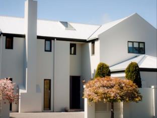 Christchurch New Zealand Book Hotel